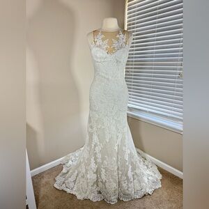 Prognosis lace mermaid style (sample gown, NEVER ALTERED) wedding gown size 8